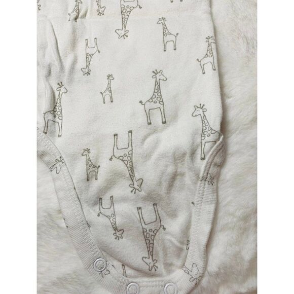 4-pc Newborn onesies for Boys - Picture 5 of 12